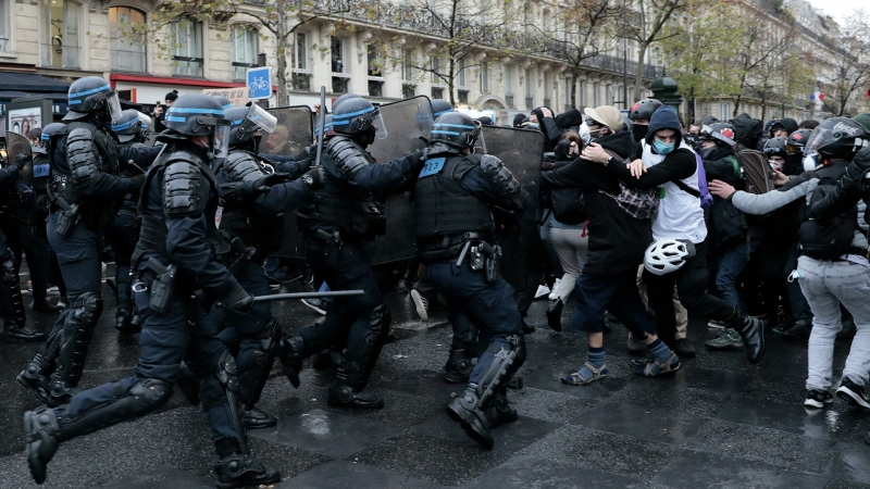 Число задержанных на акции протеста в Париже увеличилось до 142