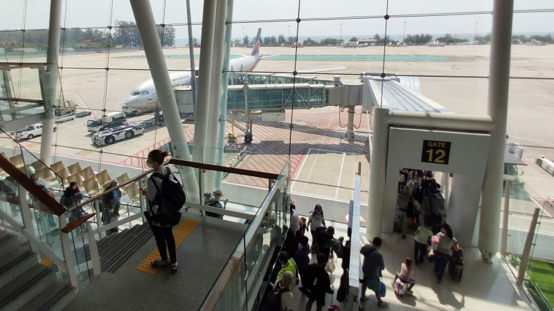 Голый пассажир удивил туристов в аэропорту Лос-Анджелеса