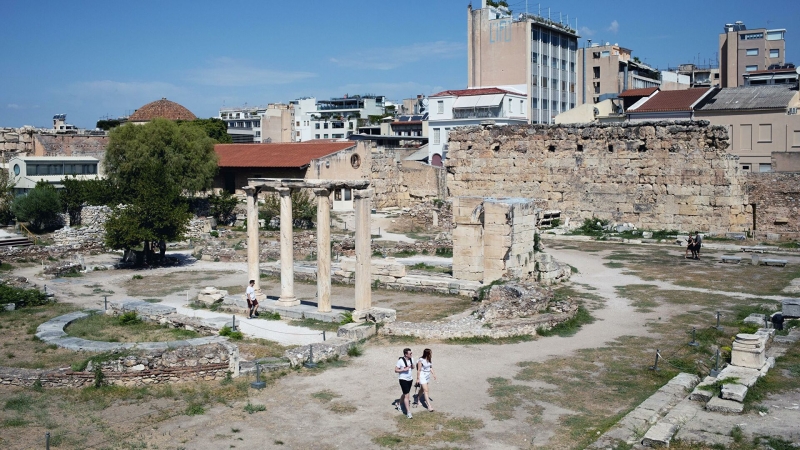 Греция уменьшила сроки карантина для туристов, приезжающих на праздники