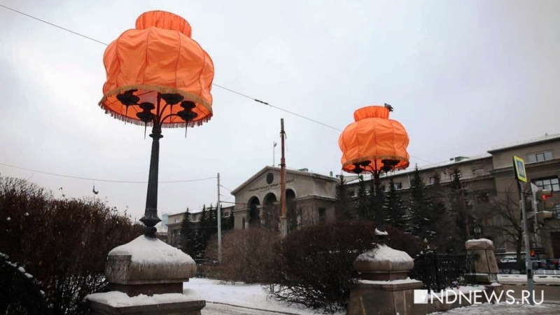 Пришла зима: Тимофей Радя повесил абажуры в Екатеринбурге (ФОТО)