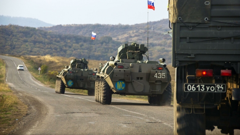 Российские миротворцы сопроводили азербайджанские колонны в Карабахе