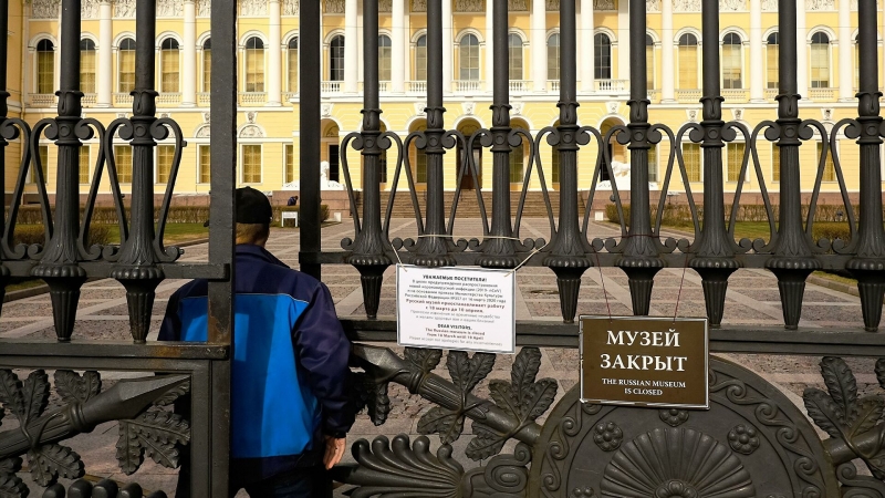 В Санкт-Петербурге приостановлена работа музеев, театров и ресторанов