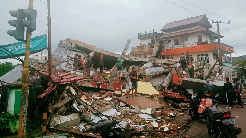 Число жертв землетрясения в Индонезии достигло 46