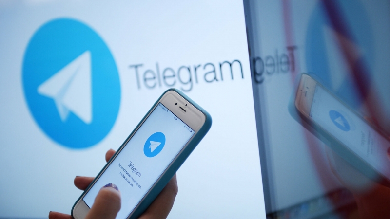 Экс-посол США подал в суд с требованием удалить Telegram из Google Play