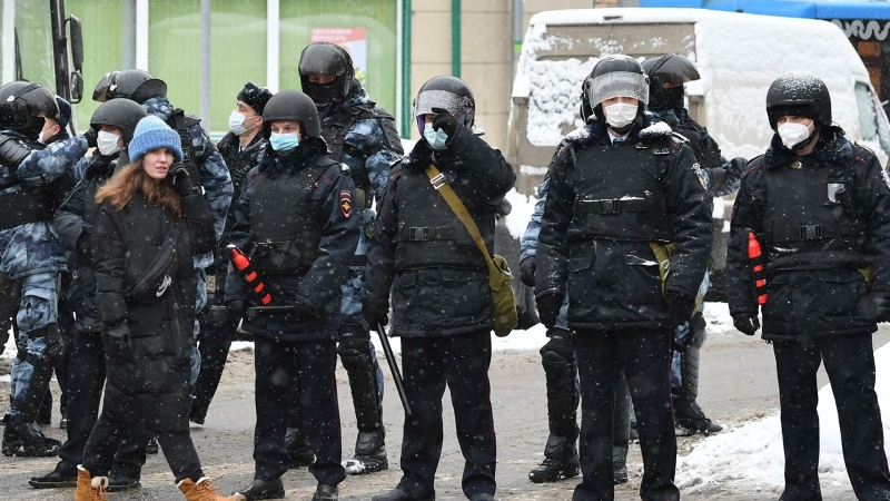 На Комсомольской площади в Москве возобновились задержания
