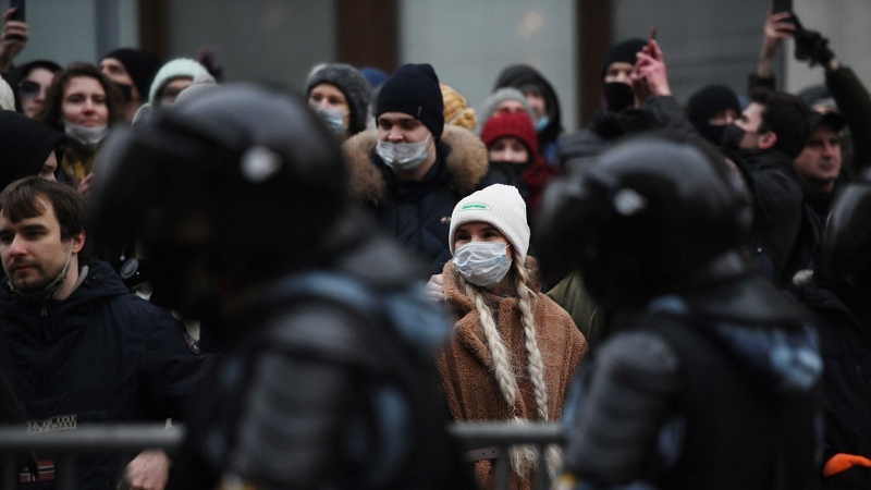 На несогласованной акции в Москве задержали более тысячи человек