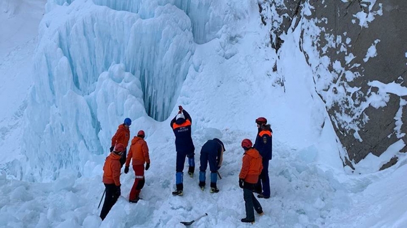 На Вилючинском водопаде на Камчатке обрушился лед, погиб человек