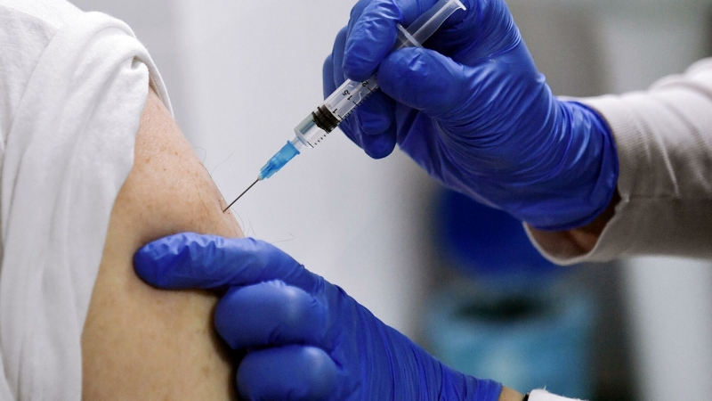 Более 150 тысяч жителей Петербурга сделали прививки от коронавируса
