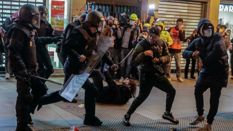 Более 50 человек задержали в ходе беспорядков в Испании