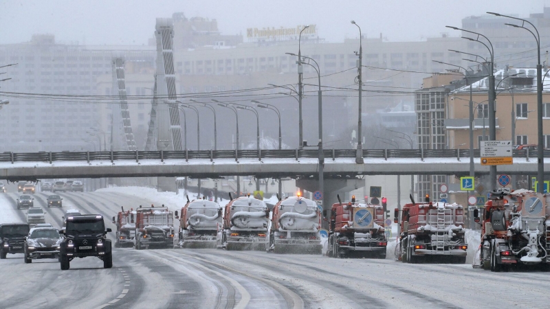 Дептранс Москвы рассказал, как долго будут убирать снег с дорог