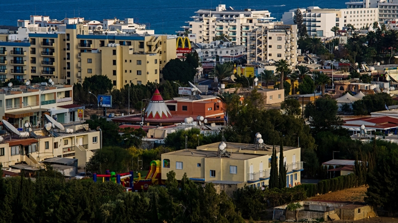 Кипр будет еженедельно пересматривать требования к российским туристам