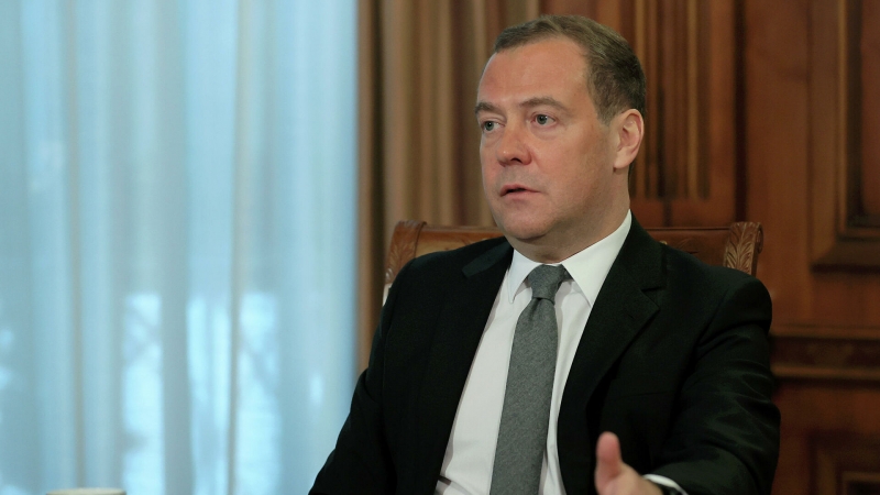 Медведев призвал сохранить полезные приобретения периода пандемии