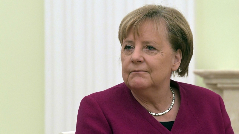 Меркель выступила против особых условий для привившихся от коронавируса
