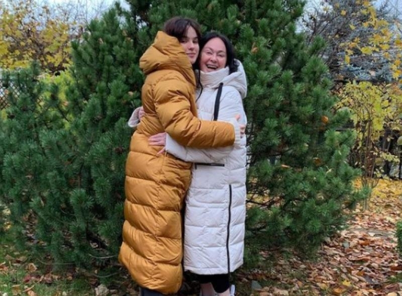 Получившая пьяную травму дочь Гузеевой довела мать до слез и удалила Instagram