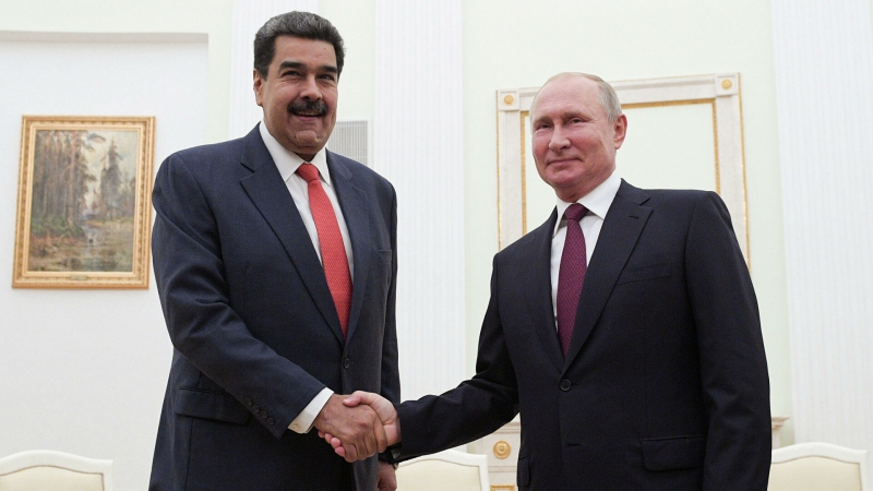 Путин обсудил с Мадуро борьбу с коронавирусом