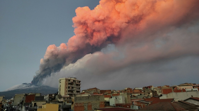 В Италии началось извержение Этны