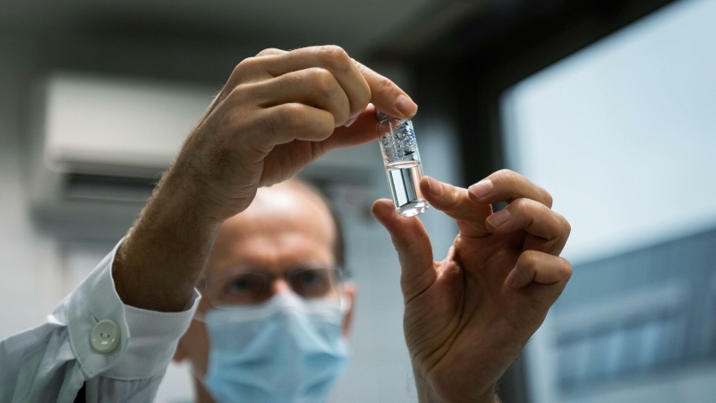 В Венгрии началось применение вакцины "Спутник V"