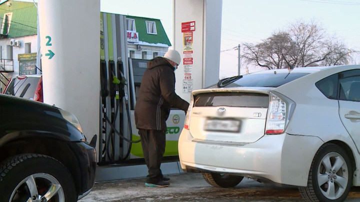 Очевидное – невероятное: розничные цены на бензин растут, оптовые – падают