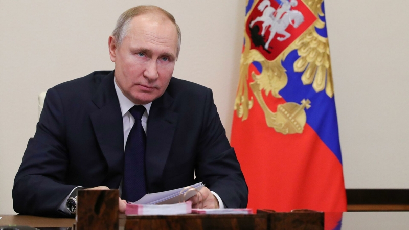 Путин пообещал, что россиян не будут удерживать от отдыха за границей