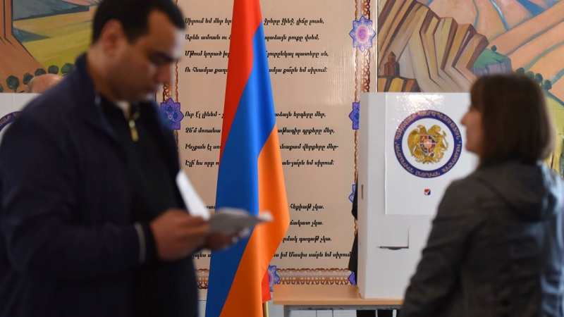 Саркисян и Пашинян обсудили проведение внеочередных выборов 