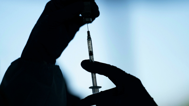 США пока не планируют делиться вакциной от COVID-19 с другими странами