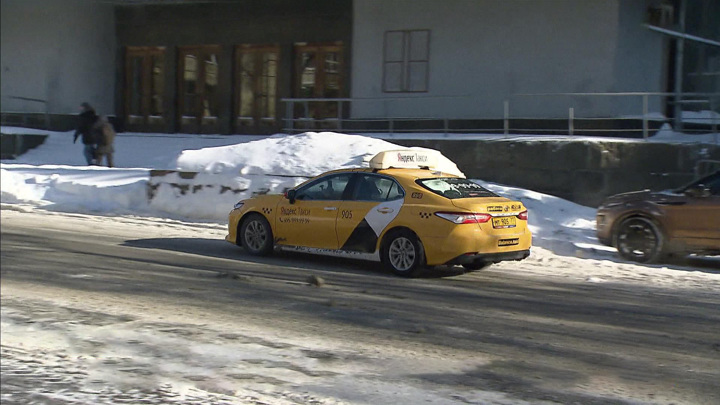 Таксистов проверят из-за завышения цен во время снегопадов