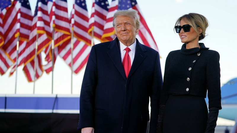 Трамп с супругой привились от коронавируса в январе, сообщили СМИ