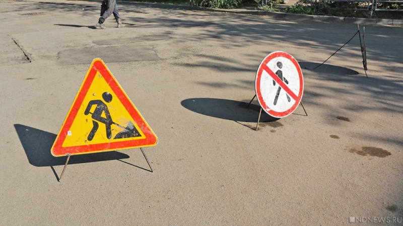 В центре Челябинска провалилось дорожное покрытие