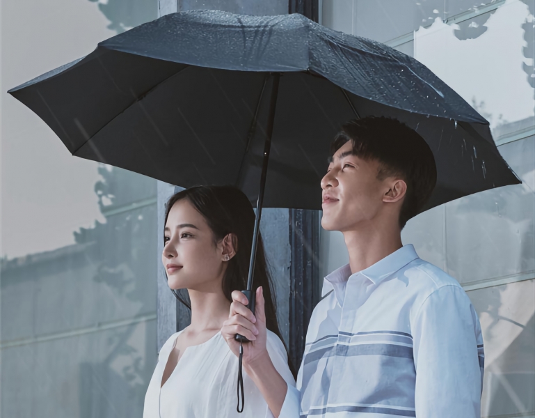 Xiaomi представила 90 Points Fully Automatic Folding Umbrella: автоматический зонтик с прочным каркасом и фонариком за $13