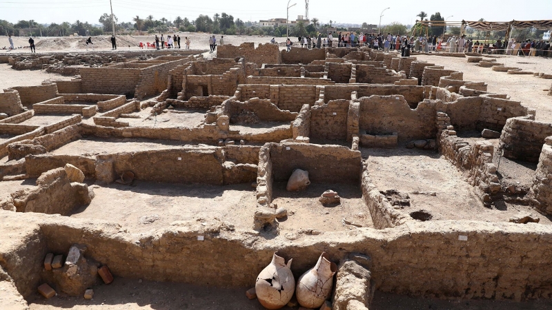 Археолог рассказал, когда туристы увидят "золотой город" под Луксором