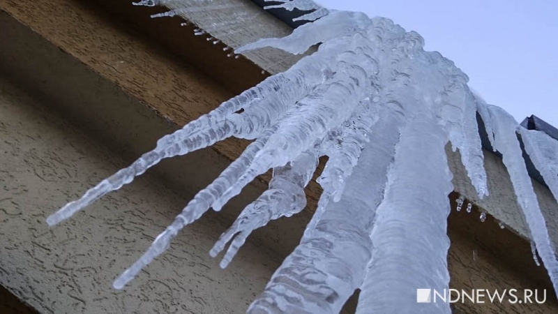 В Салехарде снег и сосульки с крыш домов убрали с помощью прокуратуры