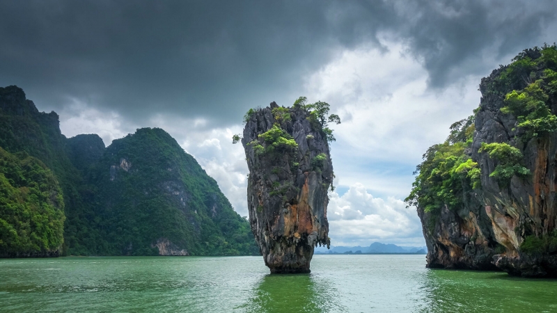 В Таиланде пытаются спасти уникальный остров Джеймса Бонда
