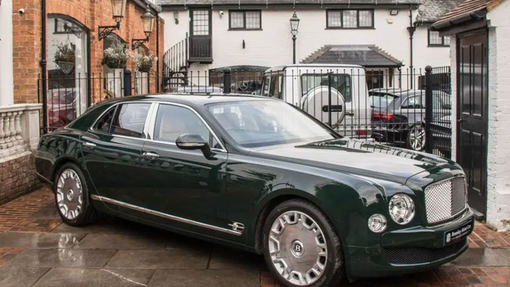 Bentley британской королевы продан иностранному покупателю