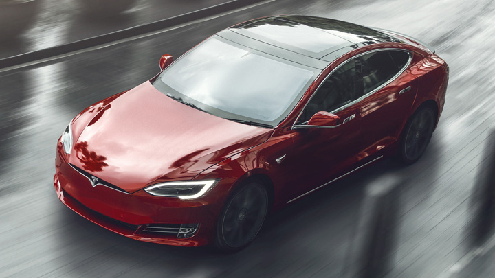 Первые самые быстрые Tesla отправились покупателям