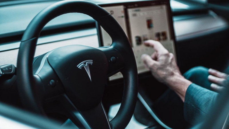 Новую версию автопилота Tesla протестировали в «сложных условиях» [видео]