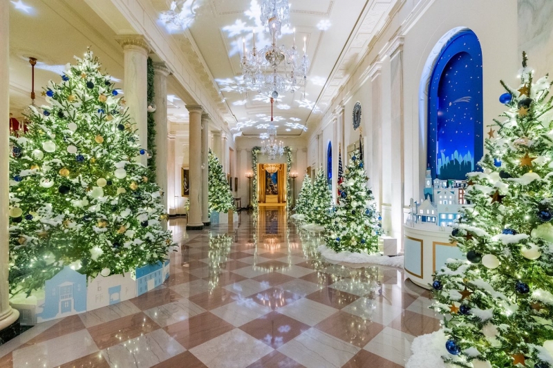 В Google Street View теперь можно посмотреть рождественское оформление внутри Белого Дома