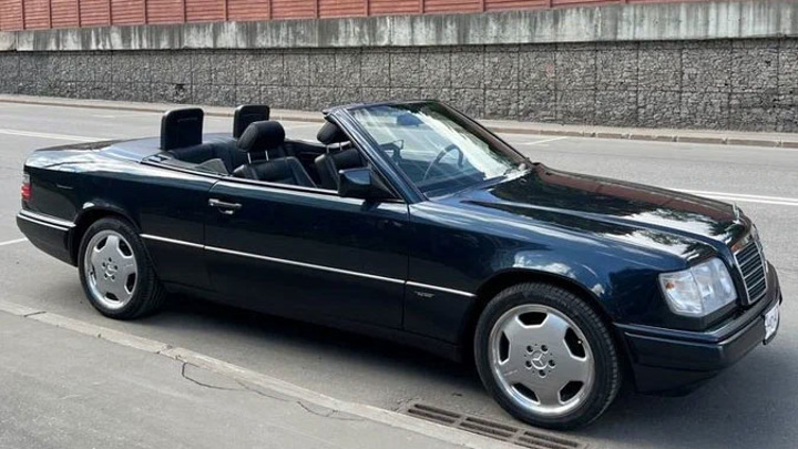 Не бита, не крашена: выставлен на продажу почти новый 25-летний Mercedes