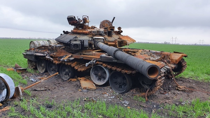Российские заводы отказываются ремонтировать танки, потому что солдаты продают или меняют на алкоголь все запчасти
