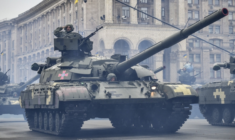 Танк Т-64БМ и беспилотник уничтожают российское войско (видео)