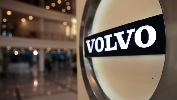 Volvo скорректирует деятельность в России, но уходить не планирует