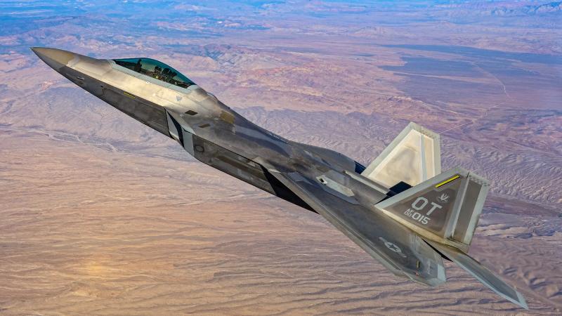 Истребитель F-22 Raptor пройдёт самую масштабную модернизацию в истории и получит секретную ракету AIM-260 JAMT