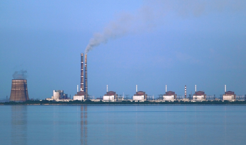 Россияне с артиллерии обстреляли Запорожскую АЭС – это самая большая в Европе атомная электростанция с шестью блоками мощностью 6000 МВт