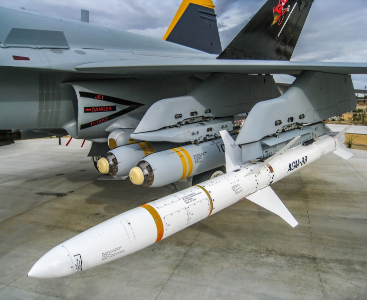 США передадут Украине высокоскоростные противолокационные ракеты AGM-88 HARM для подавления российской системы ПВО