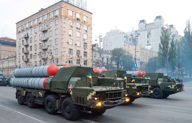 Украинские зенитчики показали запуск двух ракет с ЗРК С-300