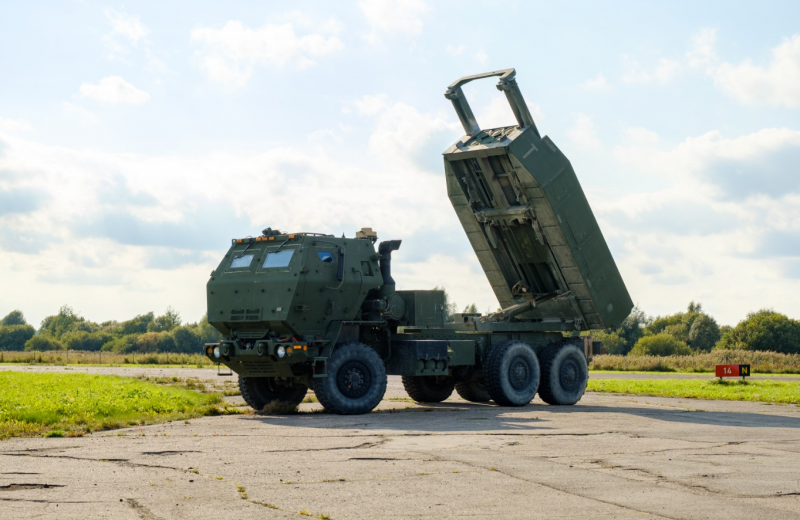 США отправили в Латвию реактивные системы залпового огня HIMARS для участия в военных учениях Namejs 2022