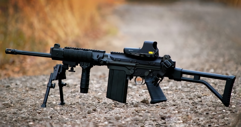 Украинские солдаты начали использовать автоматические винтовки FN FAL, это один из самых известных и распространённых образцов оружия в мире