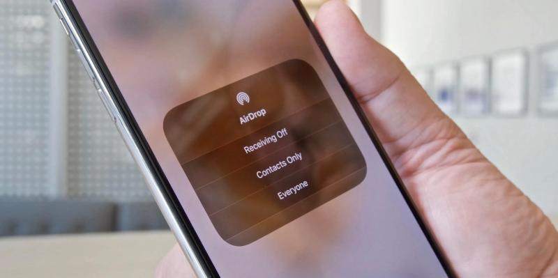 Apple ограничила работу функции AirDrop на iPhone из-за протестов в Китае