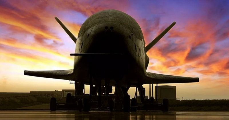 Засекреченный орбитальный самолёт Boeing X-37B провёл на орбите 900 дней