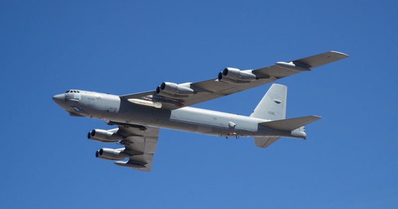 ВВС США готовят ядерный бомбардировщик B-52H Stratofortress к испытанию гиперзвуковой ракеты AGM-183A ARRW, которая сможет развивать скорость 24 700 км/ч