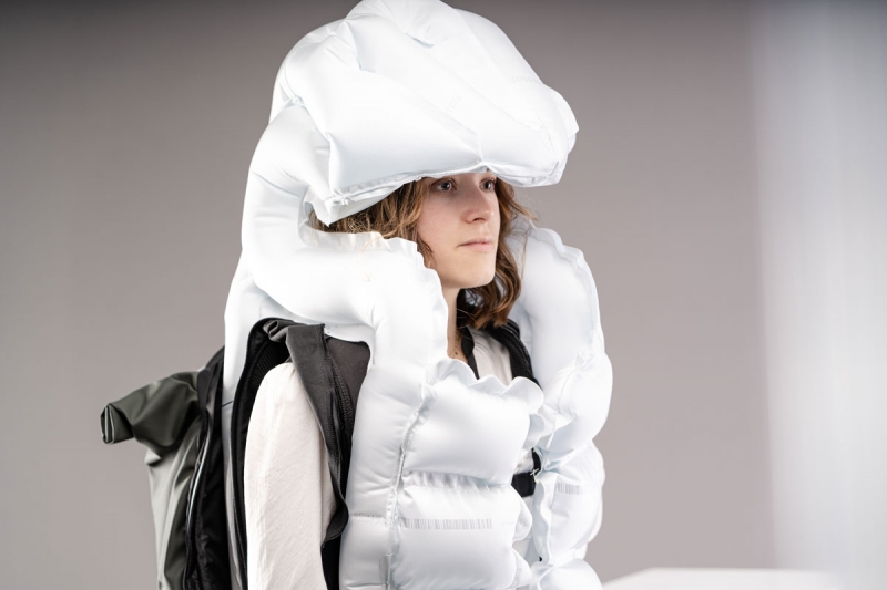 In & Motion разрабатывает умный рюкзак для велосипедистов, который при аварии превращается в подушку безопасности